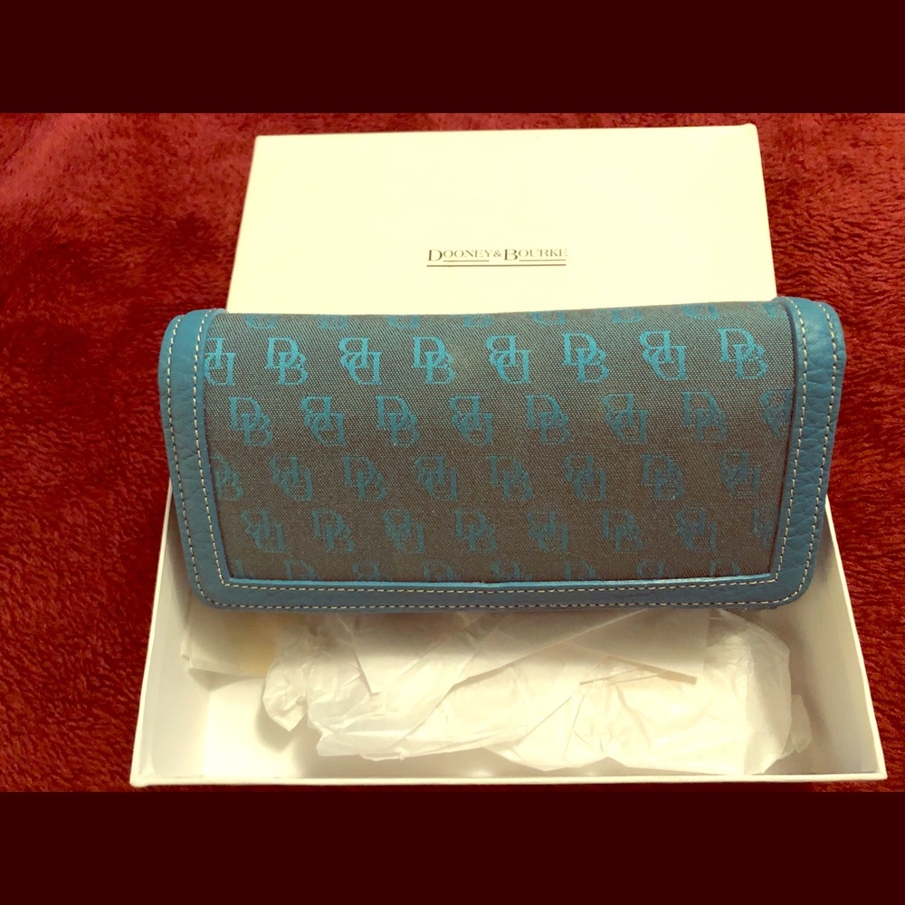 Vintage Dooney & Burke trifold wallet